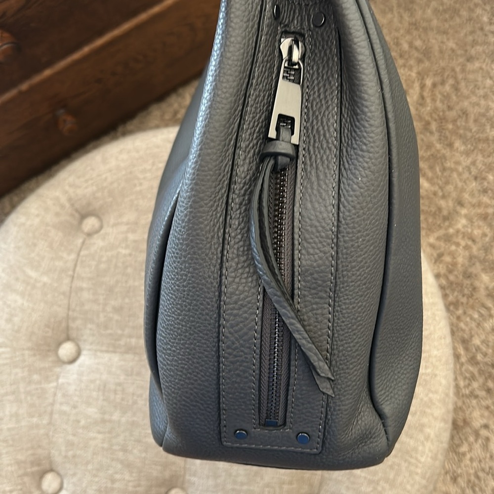 Vince Camuto Gorgeous Grey Pebbled Leather Hobo Bag—Like Brand New—14x13x5 - Picture 5 of 8